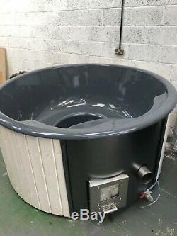 DELUXE FIBREGLASS WOODEN HOT TUB AIR BUBBLES +LED WOOD FIRED. RRP £3599! Display