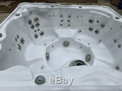 HOT TUB Fully Tested Ready to Use 6 Person Colour Changing LED Lights